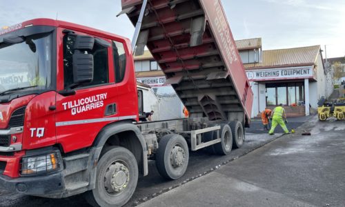 8 wheeler tipping tarmacadam in Glasgow